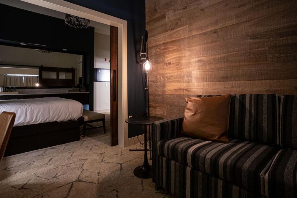 Luxury Quadruple Room interior